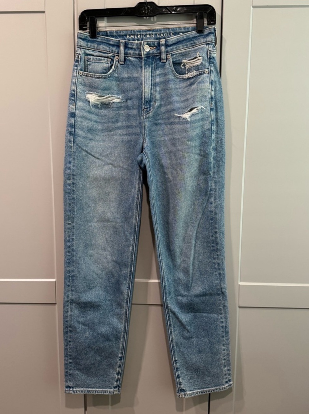 American Eagle MOM STRAIGHT JEAN Distressed Straight Leg Blue Waist 4 Long